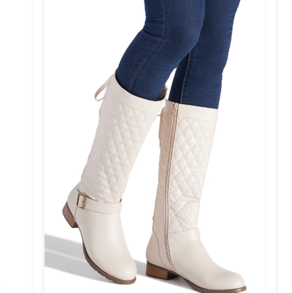 Stormie Flat Quilted Boot